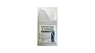 Biały kanister z herbicydem Fusilade DX, który skutecznie zwalcza chwasty.